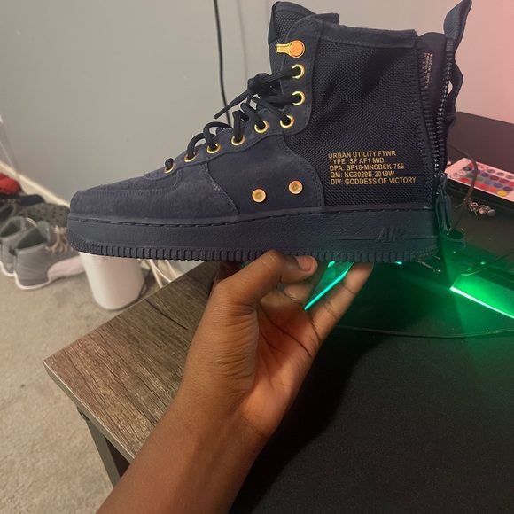 Nike Air Force 1 SF Mid Obsidian
Metallic Gold main image 4